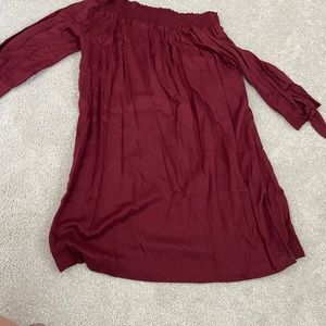 Burgundy off the shoulder Mud Pie dress. Size L.